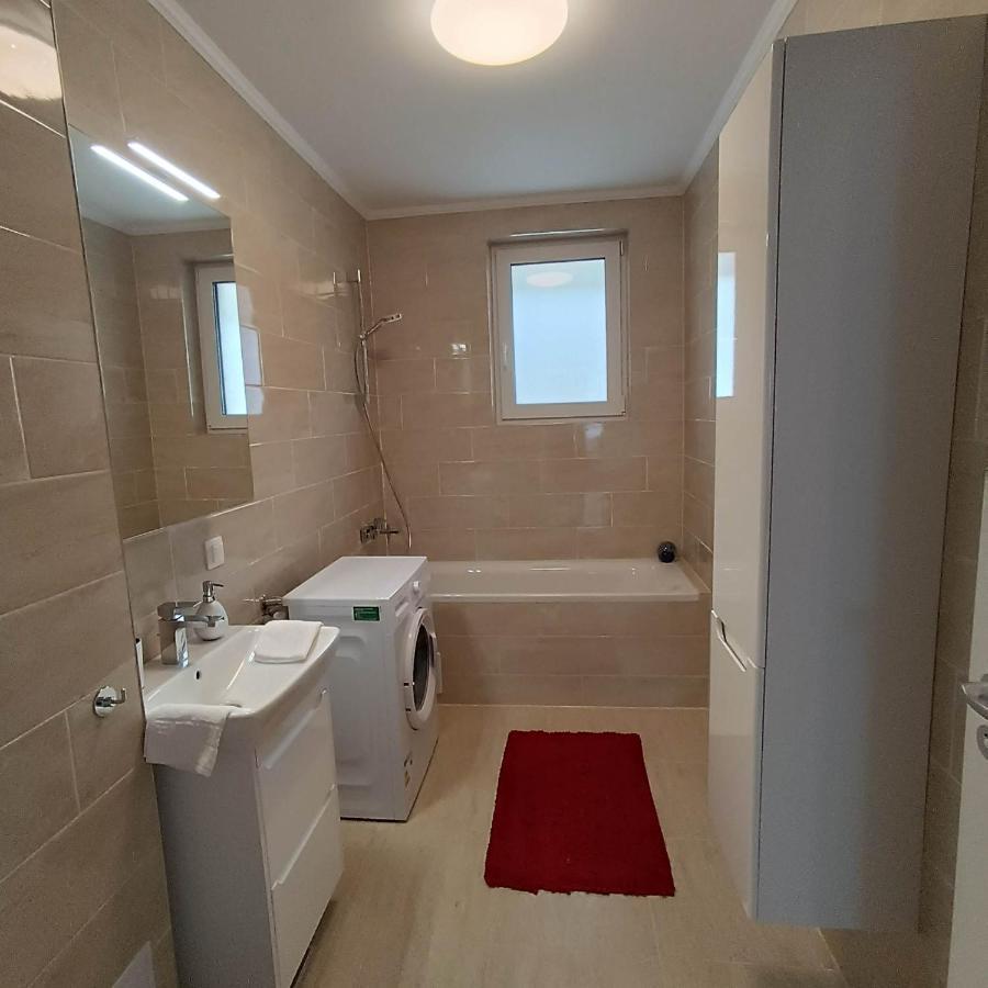 Neue, Moderne Penthousewohnung Sighişoara Buitenkant foto