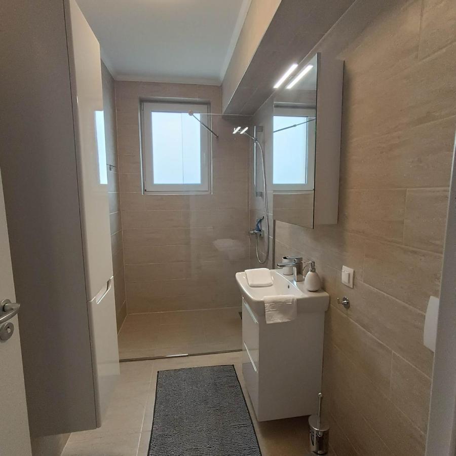 Neue, Moderne Penthousewohnung Sighişoara Buitenkant foto